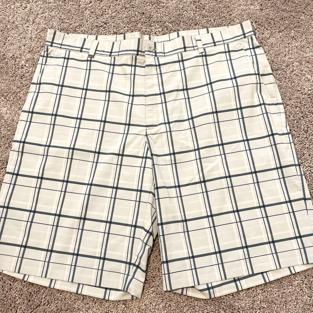 Men’s Nike Golf dri-fit shorts, size 40